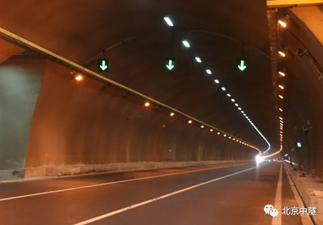 營松高(gāo)速公路(lù)06标段長(cháng)闆坡隧道(dào)