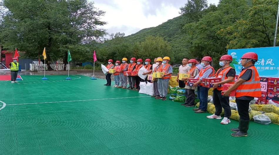 國(guó)道(dào)109項目開(kāi)展送清涼慰問(wèn)活動