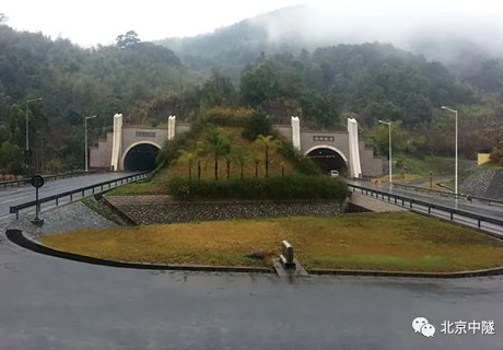 福甯高(gāo)速公路(lù)灣塢隧道(dào)
