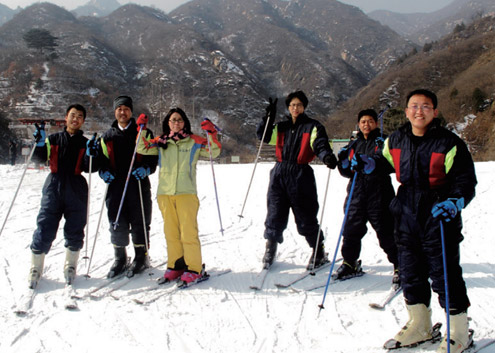 公司總部戶外(wài)滑雪(xuě)活動